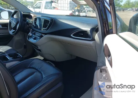 2017 Chrysler Pacifica Touring-L из США, поврежденный, VIN 2C4RC1BG9HR816334